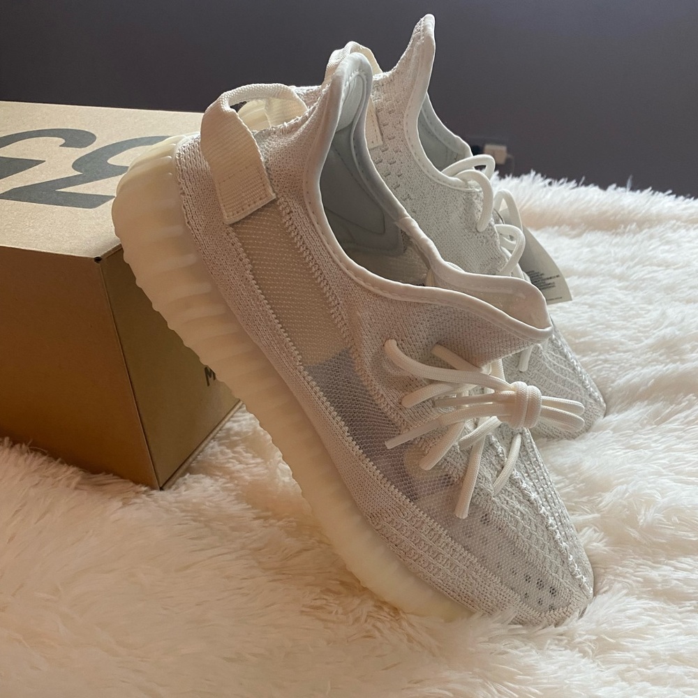 🆕 BNIB Yeezy Boost 350 V2 Bone color size 11